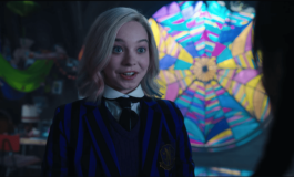 Тот, кто в среду был рожден, горьким горем будет полн / Wednesday’s Child Is Full of Woe – фото момента из 1 серии 1 сезона сериала Уэнсдей