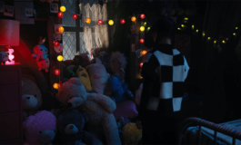 Полгода такая невзгода / If You Don’t Woe By Now – фото момента из 7 серии 1 сезона сериала Уэнсдей